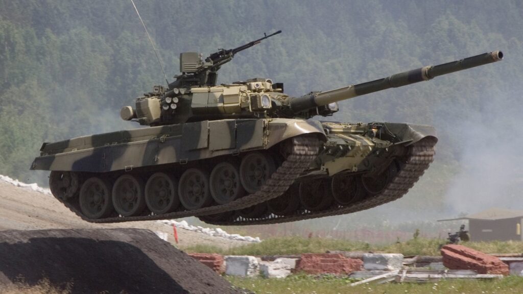 Ρωσία: Το ακροβατικό άλμα του T-90MS με βολή στον αέρα που τους άφησε άφωνους όλους