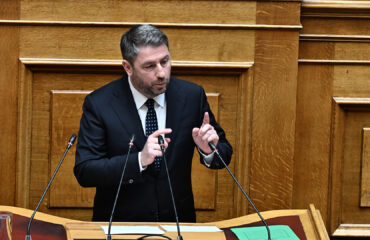 Ν.Ανδρουλάκης: «Σαν να σφυρίζουν το πέναλτι οι συμπαίκτες αυτού που έκανε το φάουλ» (βίντεο)