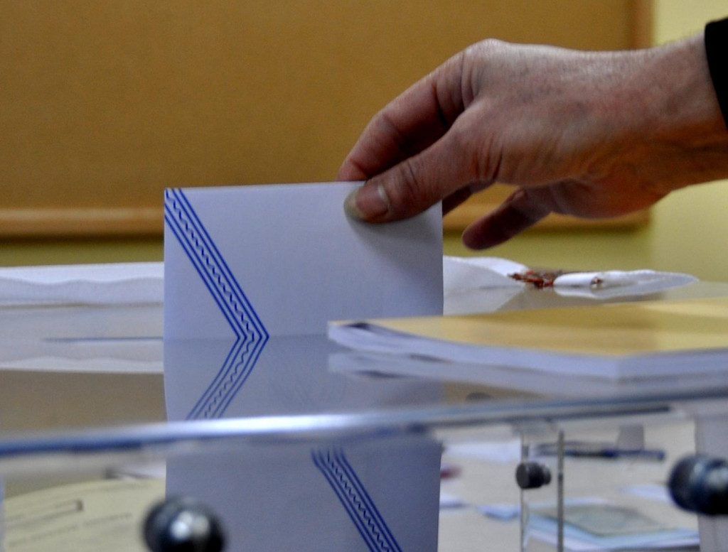 Metron Analysis: Δυσαρεστημένη η κοινωνία – Στο 25,1% η πρόθεση ψήφου για τη ΝΔ
