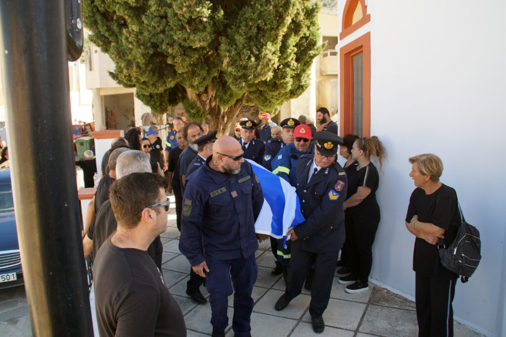 Σήμερα η κηδεία του πυροσβέστη στη Ρόδο – Έχασε την ζωή του όταν προσπάθησε να σώσει τουρίστες