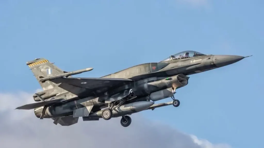 Ελληνικά F-16 πάνω από τη Λευκωσία ενόψει της παρέλασης (βίντεο)
