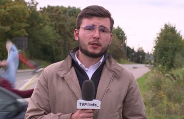 Πολωνία: 14χρονη με ηλεκτρικό πατίνι παρασύρθηκε από ΙΧ την ώρα ζωντανής μετάδοσης (βίντεο)