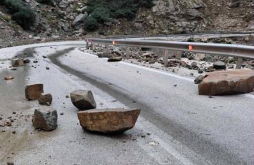 Κακοκαιρία στην Κάρπαθο: Διακοπή κυκλοφορίας στον δρόμο Σπόα – Όλυμπος λόγω κατολισθήσεων