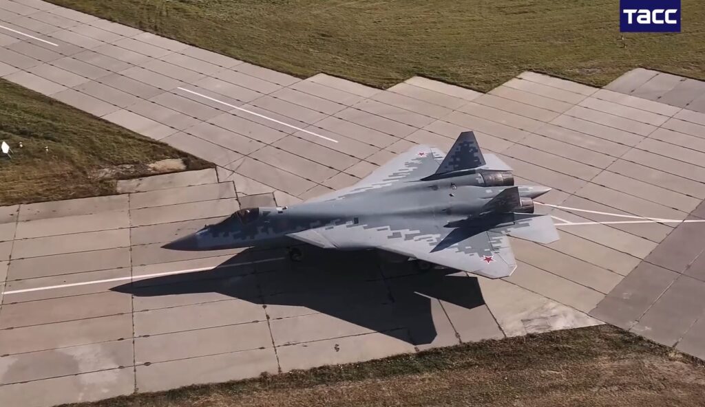 Bίντεο: Τα Su-57 υποστήριξαν τα Su-34 στην άσκηση Center 2026 κι εντυπωσίασαν τον Β.Πούτιν (βίντεο)