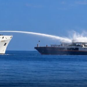 Κινεζικό αλιευτικό αγνόησε το λιμενικό της Ταιβάν: Δέχθηκε «πυρά» με νερό και υπέστη βλάβη! (βίντεο)