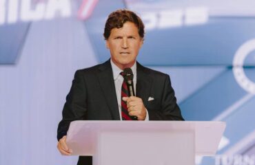 Τ.Κάρλσον: «Η Ουκρανία είναι τόσο διεφθαρμένη που θα μπορούσε να πουλήσει τα πυρηνικά της όπλα»
