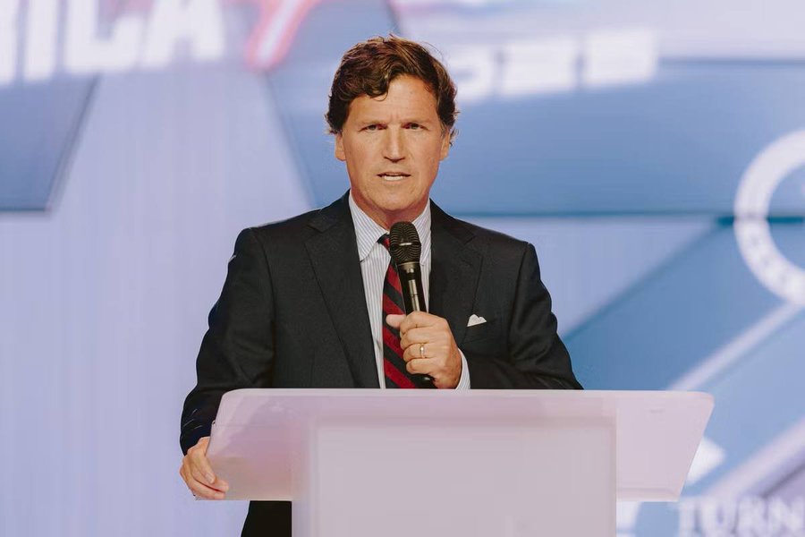 Τ.Κάρλσον: «Η Ουκρανία είναι τόσο διεφθαρμένη που θα μπορούσε να πουλήσει τα πυρηνικά της όπλα»