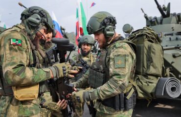 Μεγάλη στρατιωτική αποστολή των μαχητών της Akhmat από τον αερολιμένα του Γκρόζνι – Δείτε βίντεο