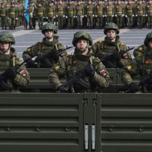 Βίντεο: Πολεμικά σενάρια και ασκήσεις σε καταφύγια – Η χώρα που φοβάται ένταση με την Ρωσία