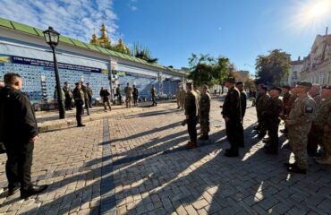 Για πρώτη φορά μετά από 8 χρόνια έφτασαν στο Κίεβο στρατιωτικοί εκπρόσωποι και των 32 χωρών του ΝΑΤΟ