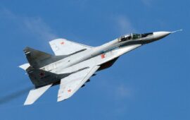 Ουκρανικό MiG-29 καταρρίπτει ρωσικό drone Geran αλλά θραύσματα κτυπούν και το ίδιο (βίντεο)