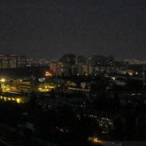 Δείτε φωτογραφίες: Μπλακ άουτ στο Κίεβο, σειρήνες στην πόλη – Αναμένουν σφοδρή πυραυλική επίθεση