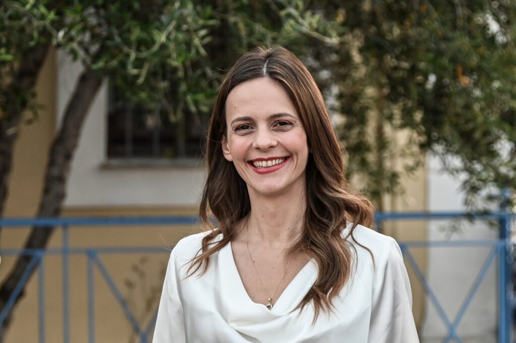 Η Έφη Αχτσιόγλου έδωσε το «παρών» στη σύσκεψη μελών της ΕΛ.Α.Σ. στο Ίλιον (φώτο)