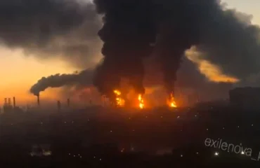 Οι Ουκρανοί έπληξαν το μεγαλύτερο διυλιστήριο πετρελαίου της Ρωσίας