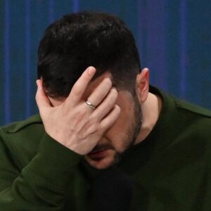 Αιφνιδιασμένος ο  Ζελένσκι από  τη συμφωνία Τραμπ-Πούτιν