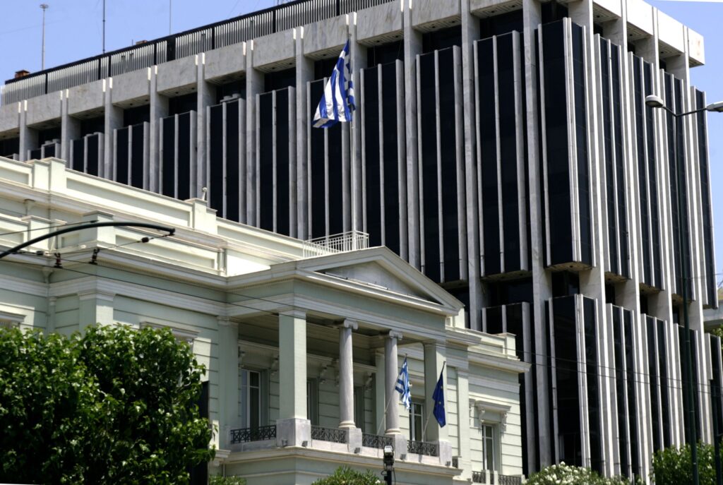 To YΠΕΞ καταδικάζει τις επιθέσεις των Χούθι εναντίον διεθνών αεροδρομίων στη Σαουδική Αραβία