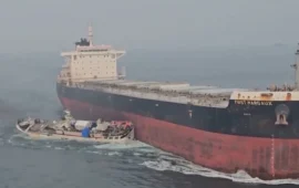 Σιγκαπούρη: Η στιγμή που φορτηγό πλοίο συγκρούεται με κινεζικό αλιευτικό – Δείτε βίντεο