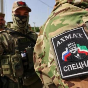 Μαχητές της Akhmat αιχμαλώτισαν Ουκρανό στρατιώτη στο Τσέρνιχιβ: «Απολογούμαι στους Ρώσους» (βίντεο)