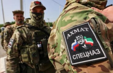 Μαχητές της Akhmat αιχμαλώτισαν Ουκρανό στρατιώτη στο Τσέρνιχιβ: «Απολογούμαι στους Ρώσους» (βίντεο)