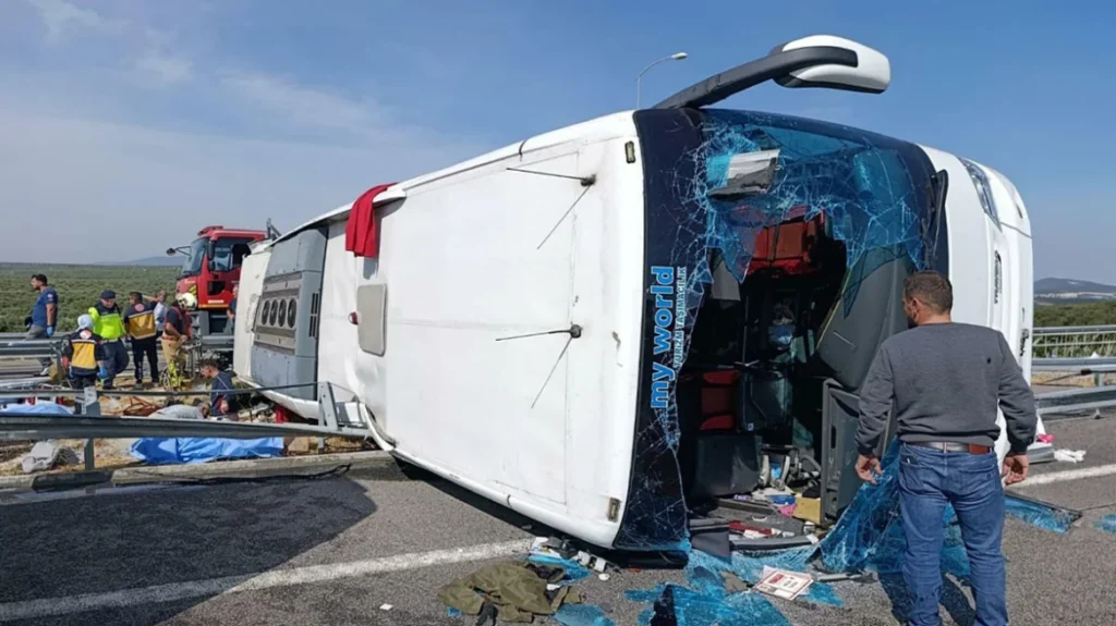 Τουρκία: 11 νεκροί και 27 τραυματίες από σύγκρουση τουριστικού λεωφορείου με γερανό (βίντεο)