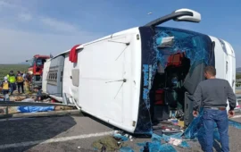 Τουρκία: 11 νεκροί και 27 τραυματίες από σύγκρουση τουριστικού λεωφορείου με γερανό (βίντεο)