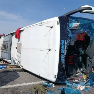 Τουρκία: 11 νεκροί και 27 τραυματίες από σύγκρουση τουριστικού λεωφορείου με γερανό (βίντεο)