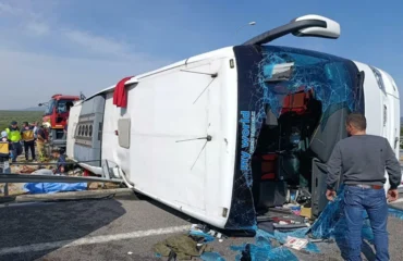 Τουρκία: 11 νεκροί και 27 τραυματίες από σύγκρουση τουριστικού λεωφορείου με γερανό (βίντεο)