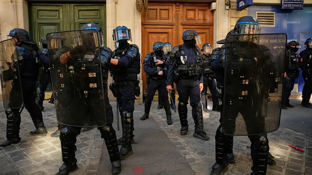 Πυροβολισμοί σε σχολείο στην Γαλλία: Τραυματίστηκαν ο διευθυντής και μία καθηγήτρια (βίντεο)