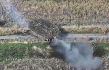 Αυστραλιανό M1A1 Abrahams των Ουκρανών έκανε την εμφάνισή του σαν… σκαντζόχοιρος (βίντεο)