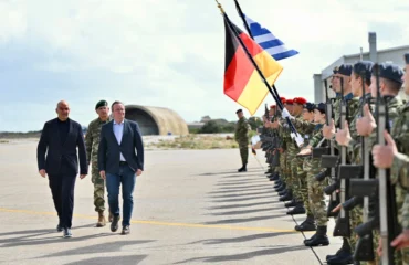 Ν.Δένδιας: Υποδέχθηκε στο Πεδίο Βολής Κρήτης τον Μ.Πιστόριους – Τι συζήτησαν (φωτο)