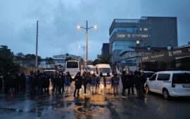 Η τουρκική αστυνομία έκανε έφοδο στο Halk TV – Διακόπηκε το ζωντανό πρόγραμμα (βίντεο)