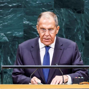 Σ.Λαβρόφ: «Δεν θα υπάρξει κατάπαυση του πυρός μόνο και μόνο για να εξοπλιστεί ξανά ο Β.Ζελένσκι»