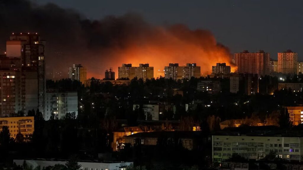 Οι Ρώσοι χτύπησαν το λιμάνι του Ισμαήλ και δύο φορτηγά πλοία στη Μαύρη Θάλασσα