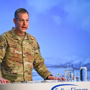 Στρατηγός του ΝΑΤΟ στην Ευρώπη «βλέπει» στρατιωτική υπεροχή της Συμμαχίας έναντι της Ρωσίας