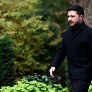 Ακόμα μία χώρα μετά τη Νορβηγία «γονατίζει» μπροστά στον Ζελένσκι: «Να του δώσουμε όλα τα μέσα»