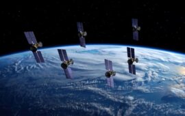 Πρώην CEO Google: «Το ρωσικό “Starlink” μπορεί να αλλάξει δραματικά τον πόλεμο»