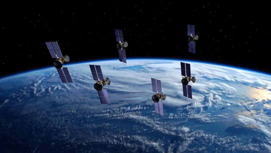 Πρώην CEO Google: «Το ρωσικό “Starlink” μπορεί να αλλάξει δραματικά τον πόλεμο»