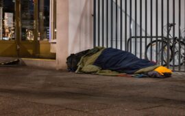 Φρίκη στην Ιταλία: 13χρονος Τυνήσιος περιέλουσε με βενζίνη άστεγο και του έβαλε φωτιά!