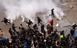 «Χάος» στη Γαλλία: Άγριες συγκρούσεις ανάμεσα σε διαδηλωτές και αστυνομικές δυνάμεις – 166 συλλήψεις