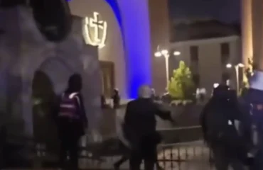 Τίρανα: Άγρια επεισόδια έξω από Καθεδρικό Ναό – Παρέμβαση της Ορθόδοξης Εκκλησίας (βίντεο)