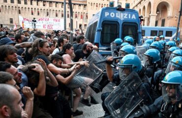 Μπολόνια: Σοκάρουν τα βίντεο από τις ταραχές που συγκλόνισαν την πόλη