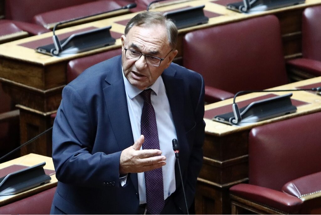 Στη ΝΔ πίεσαν τον βουλευτή Δ.Καλογερόπουλο να ανακαλέσει την φράση «τον ήπιαμε»: «Ήταν ατυχής»