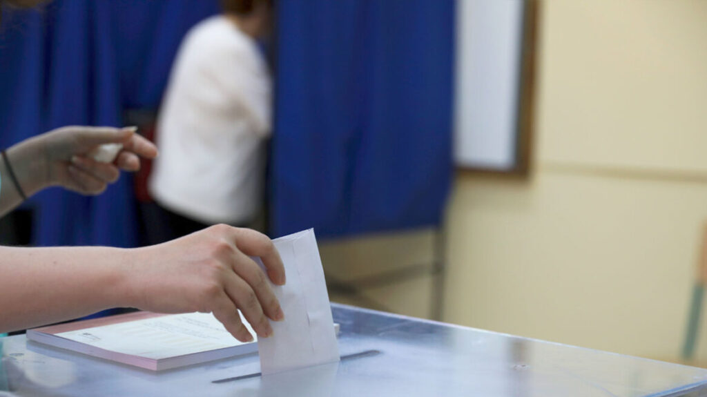 Metron Analysis: Στο 30% η ΝΔ – Το 65% «βλέπει» τη χώρα σε λάθος κατεύθυνση
