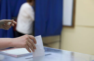 Metron Analysis: Στο 30% η ΝΔ – Το 65% «βλέπει» τη χώρα σε λάθος κατεύθυνση