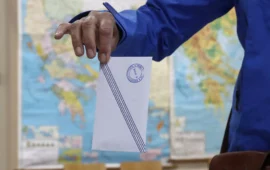 Pulse: Mικρή υποχώρηση για τη ΝΔ και άνοδος του ΠΑΣΟΚ – Παραμένει η δυσαρέσκεια των πολιτών