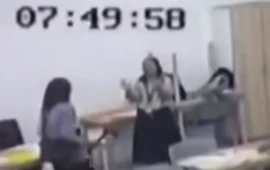Μαλαισία: Σοκάρει βίντεο με 16χρονο που επιτίθεται με τσεκούρι σε καθηγήτρια (σκληρά πλάνα)