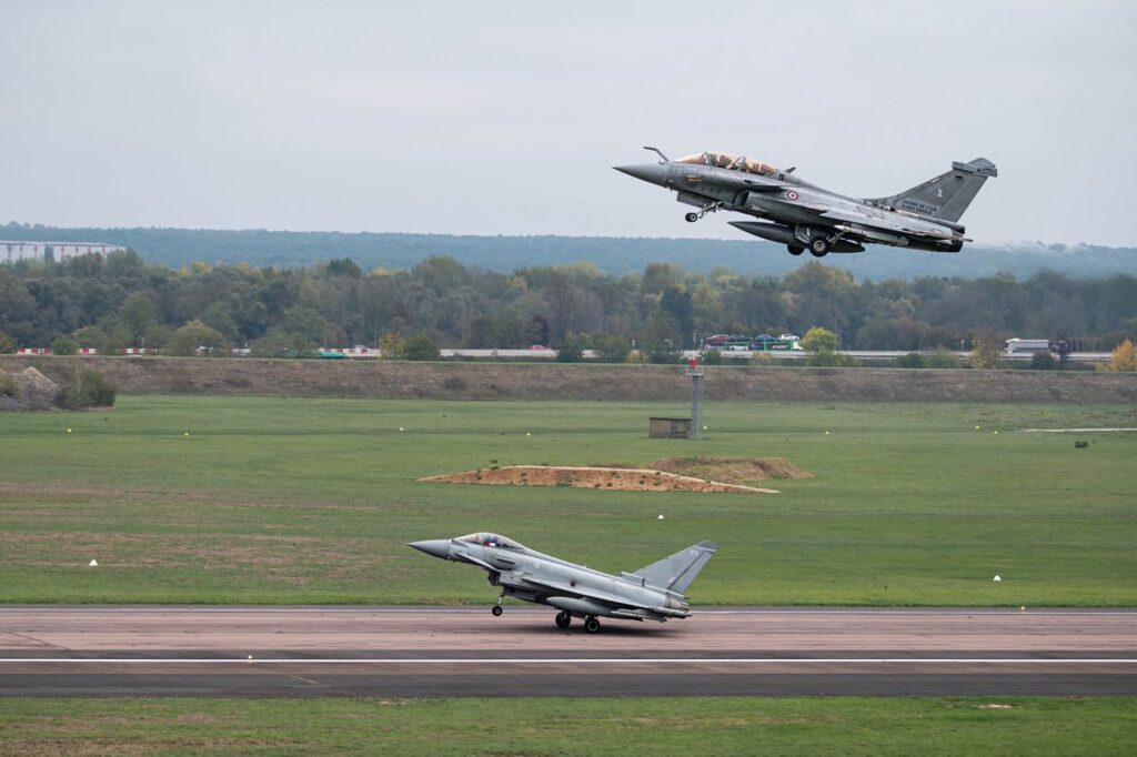 RAF και γαλλικά Rafale σε άσκηση πυρηνικής αποτροπής (φώτο)
