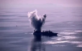 Εντυπωσιακή στρατιωτική άσκηση στο Αιγαίο: Το Πολεμικό Ναυτικό βύθισε παροπλισμένη φρεγάτα (βίντεο)