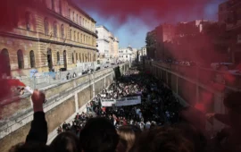 Ιταλία: Σοκάρει βίντεο από τις διαδηλώσεις – Η στιγμή που κανόνι νερού εκτοξεύει στον «αέρα» γυναίκα