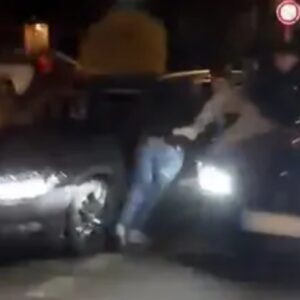 Σκηνές «ροντέο» στο Ανόβερο: Πυροβολισμοί μεταξύ μαφιών – Οδηγός BMW τους πήρε παραμάζωμα (βίντεο)